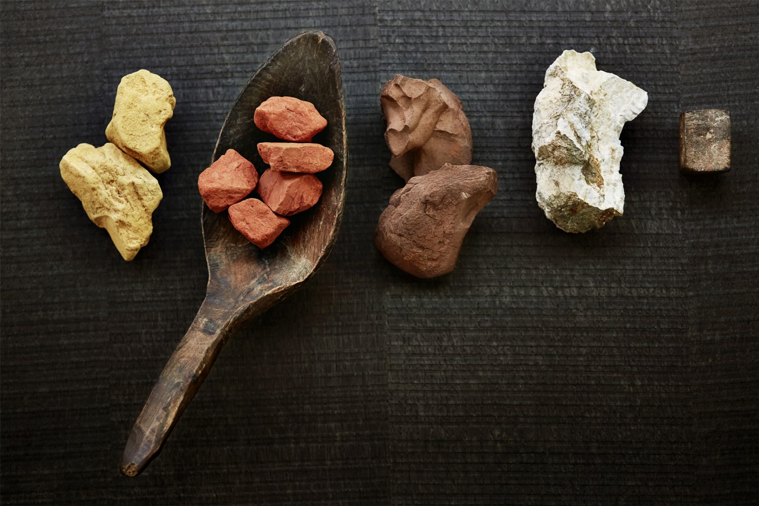 Amarillo óxido de hierro, bol rojo, marrón óxido de hierro, blanco titanio, gris piedra de granito